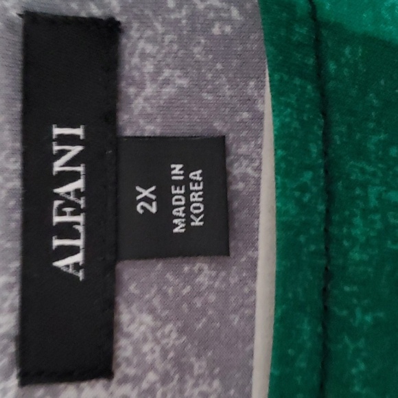 Tunic by ALFANI size 2X. Green, white, black geometric. - Picture 3 of 4